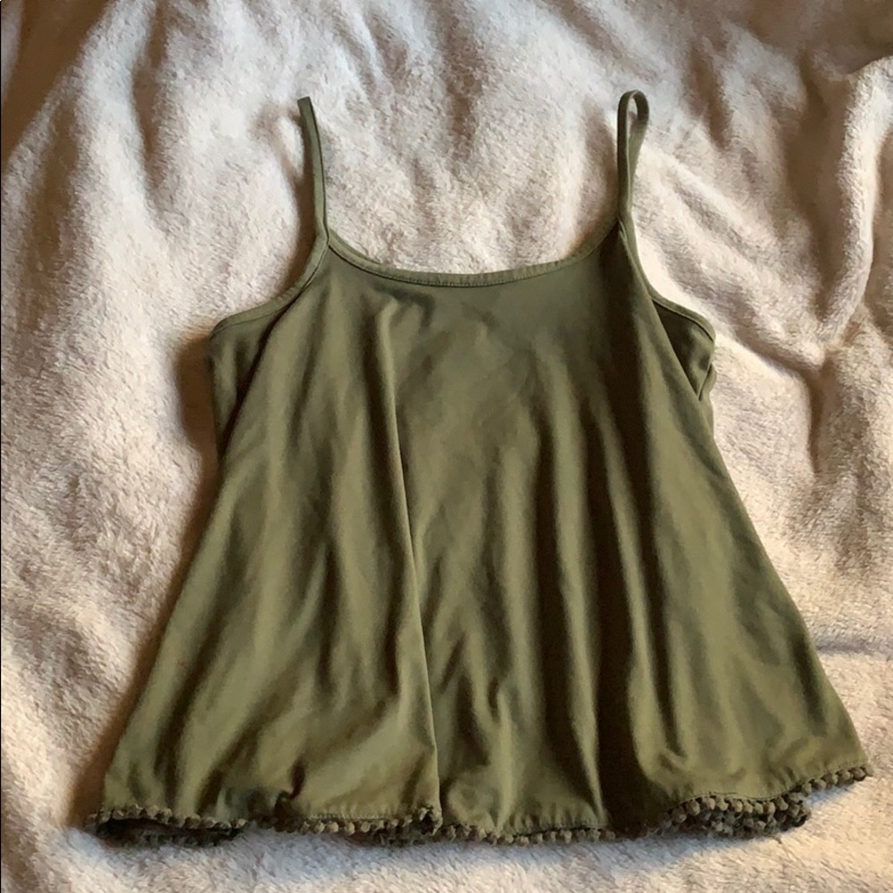 ✨3/$15 or 4/$20✨ Olive green flowy tank top